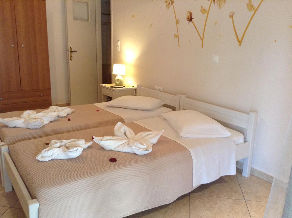 Nikoletta Rooms Paro Esterno foto