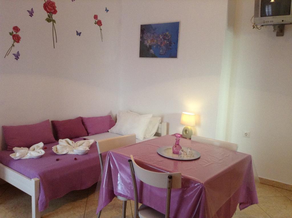 Nikoletta Rooms Paro Esterno foto