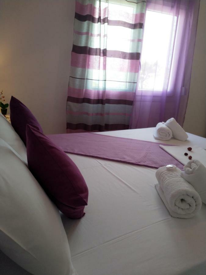 Nikoletta Rooms Paro Esterno foto